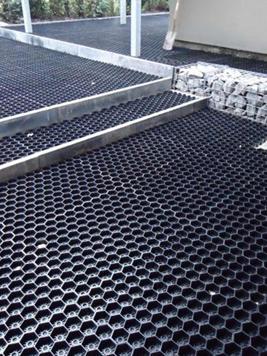 Easygravel 3XL kiesgitter schwarz verlegt