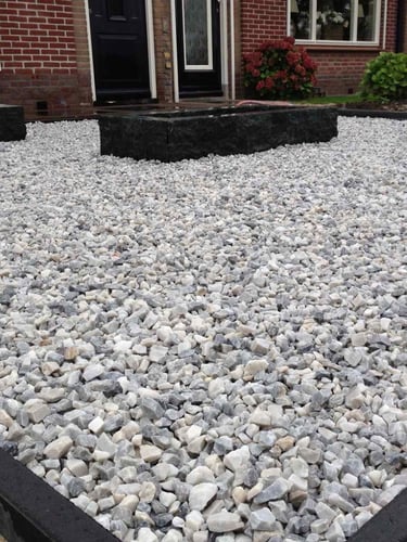 Easygravel 3XL kiesgitter weiß gefüllt mit Ice Blue splitt